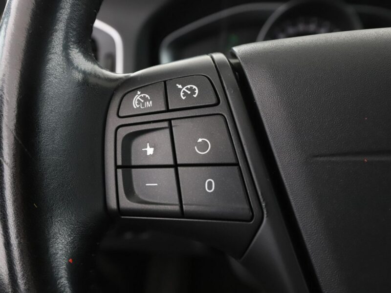 Volvo V60 2.0D Automat Business Navi Tempomat Grzane Fotele BiXenon Kamera PDC I (2010-2018)