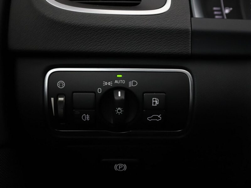 Volvo V60 2.0D Automat Business Navi Tempomat Grzane Fotele BiXenon Kamera PDC I (2010-2018)