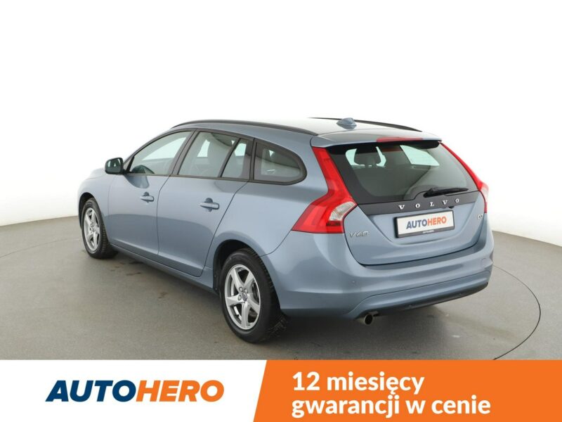 Volvo V60 2.0D Automat Business Navi Tempomat Grzane Fotele BiXenon Kamera PDC I (2010-2018)