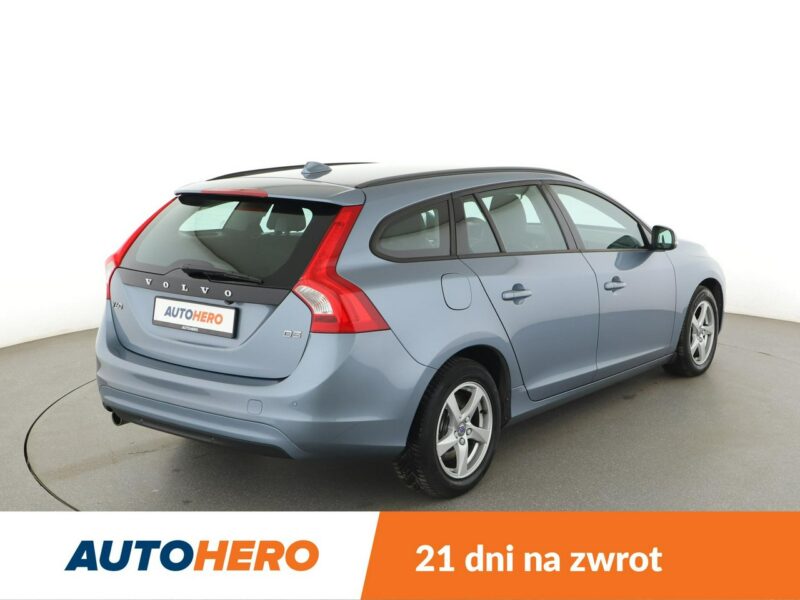 Volvo V60 2.0D Automat Business Navi Tempomat Grzane Fotele BiXenon Kamera PDC I (2010-2018)
