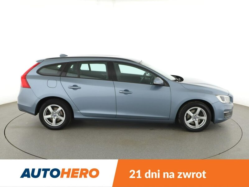 Volvo V60 2.0D Automat Business Navi Tempomat Grzane Fotele BiXenon Kamera PDC I (2010-2018)