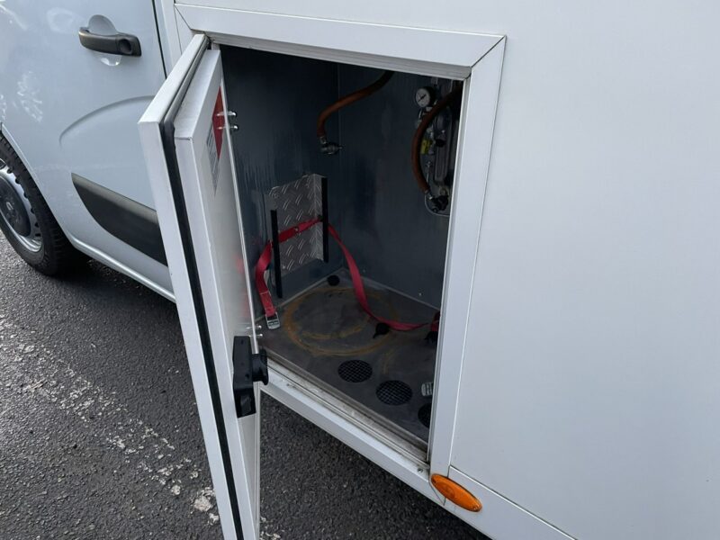 Renault Master Autosklep wędlin Gastronomiczna food truck foodtruck 115tkm sklep 2016