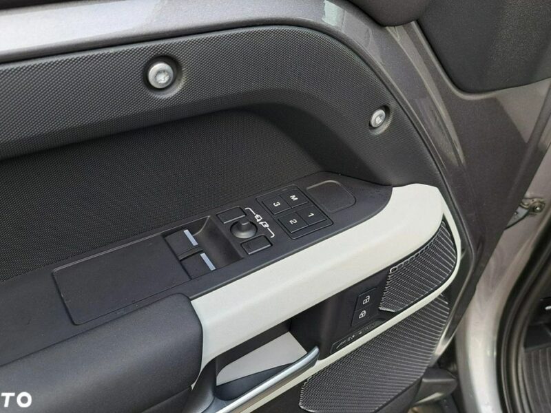 Land Rover Defender MY24 3.0P I6 400 KM AWD Auto SE 90 EigerGrey AutoDemonstracyjne IV (2019-)