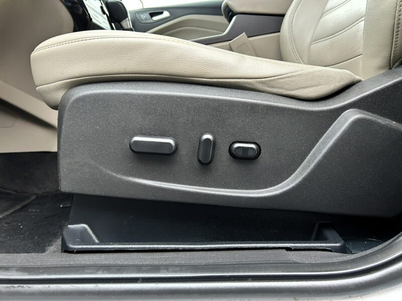 Ford Escape LED, Grzane Fotele, CarPlay, Kamera Cofania, El. Klapa, Martwe Pole II (2008-)