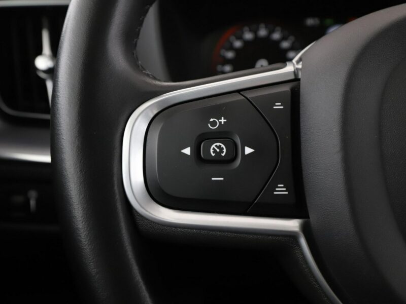 Volvo XC 60 FV23% mHEV 4x4 full LED navi klima auto kamera i czujniki parkowania II (2017-)