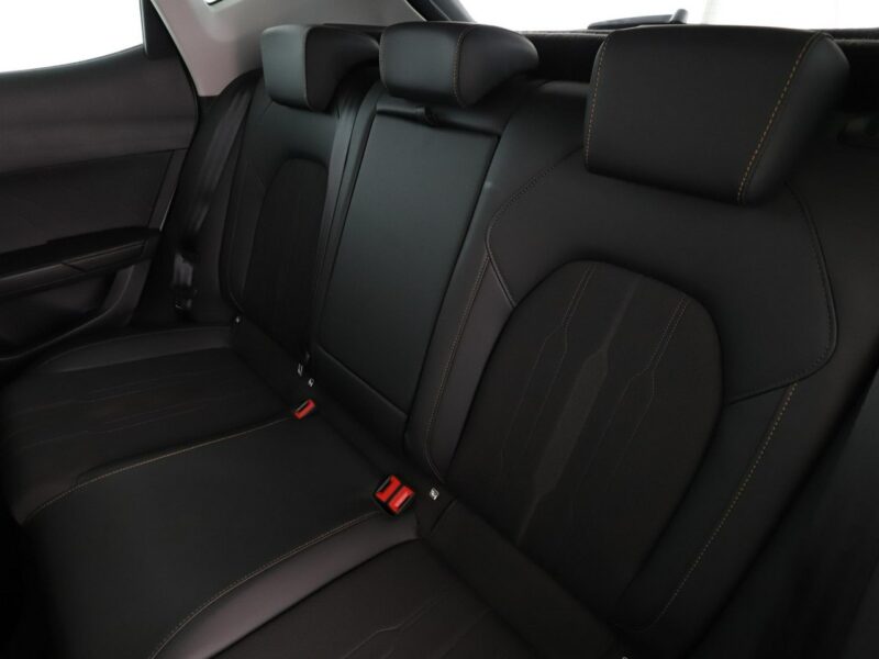 Cupra Formentor FV23% PHEV full LED navi klima auto virtual cocpit grzame fotele