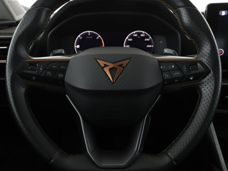 Cupra Formentor FV23% PHEV full LED navi klima auto virtual cocpit grzame fotele