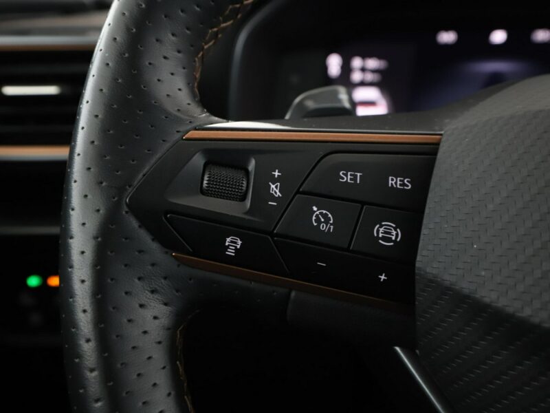 Cupra Formentor FV23% PHEV full LED navi klima auto virtual cocpit grzame fotele