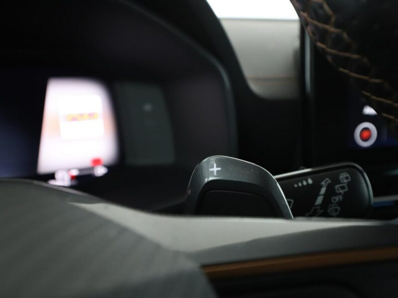 Cupra Formentor FV23% PHEV full LED navi klima auto virtual cocpit grzame fotele