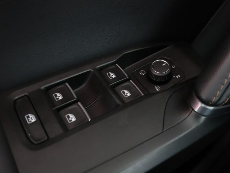 Cupra Formentor FV23% PHEV full LED navi klima auto virtual cocpit grzame fotele