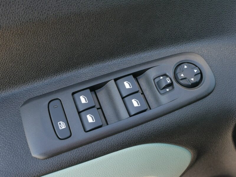 Citroen Berlingo 1.2PT 110KM Eu6 Long -7 Osób -7 pełnych foteli -Hak -bagażnik dachowy III (2018-)