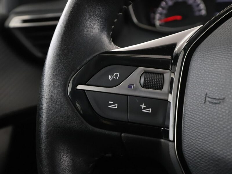 Peugeot 2008 klima auto full LED czujniki parkowania multifunkcja II (2019-)