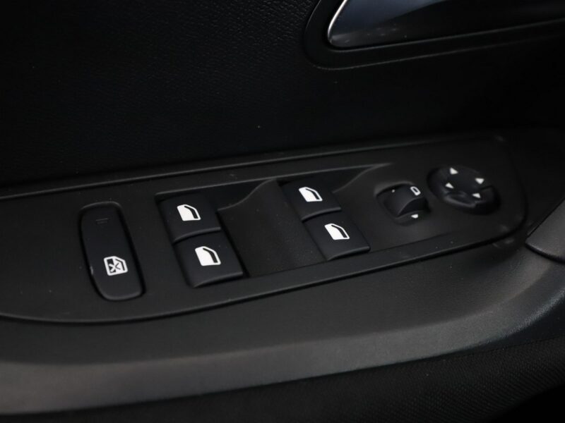 Peugeot 2008 klima auto full LED czujniki parkowania multifunkcja II (2019-)