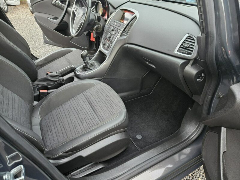 Opel Astra Po wymianie rozrządu / Klimatronic x 2 / Tempomat / Podgrzewane fotele J (2009-2019)