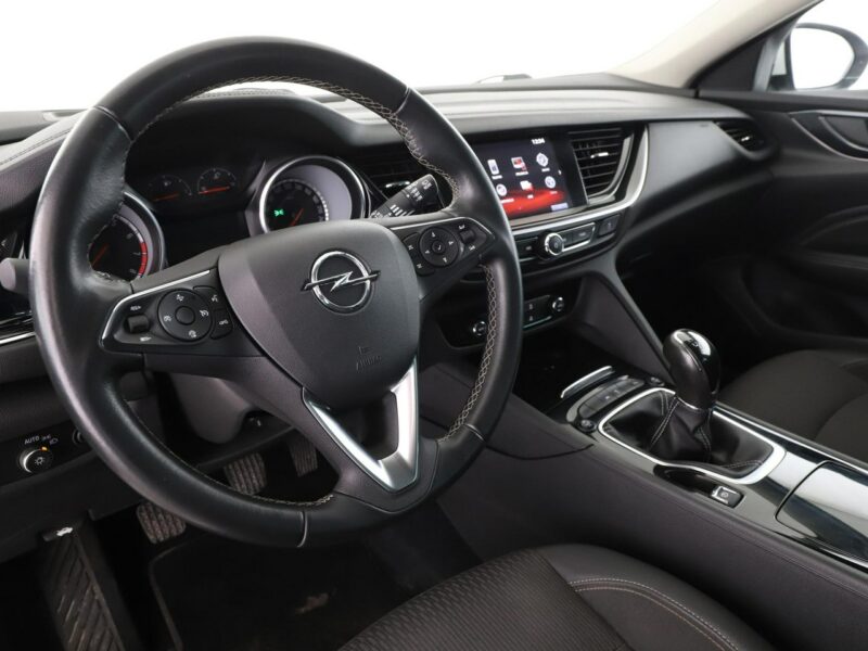 Opel Insignia Innovation półskóra niski przebieg grzane fotele navi kamera FullLED B (2017-)