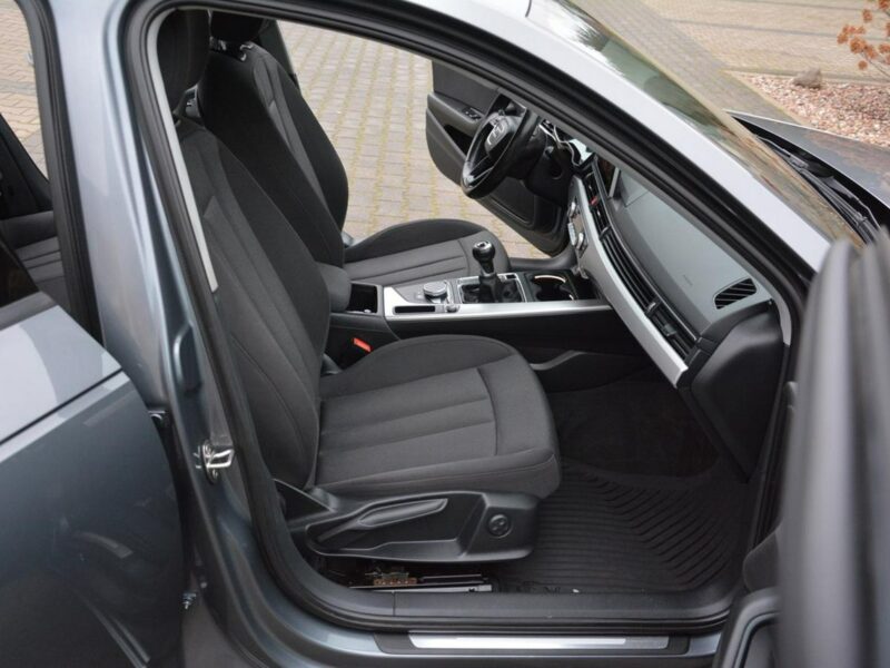 Audi A4 Avant Virtual Cockpit Klimatronic 3-strefy Ledy Navi Webasto. el.klapa ASO B9 (2015-)