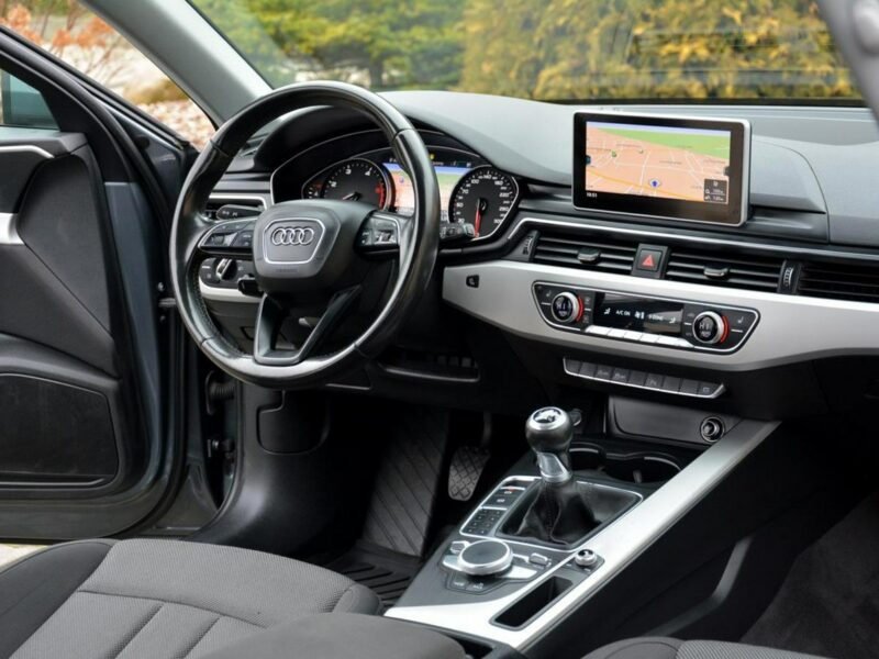 Audi A4 Avant Virtual Cockpit Klimatronic 3-strefy Ledy Navi Webasto. el.klapa ASO B9 (2015-)