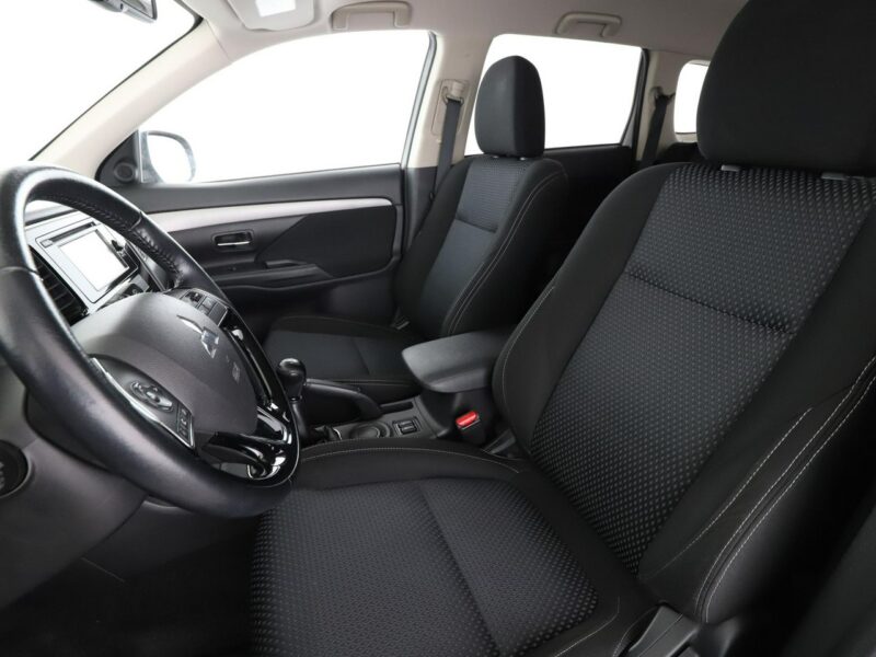 Mitsubishi Outlander kamera grzane fotele tempomat klima-auto III (2012-)