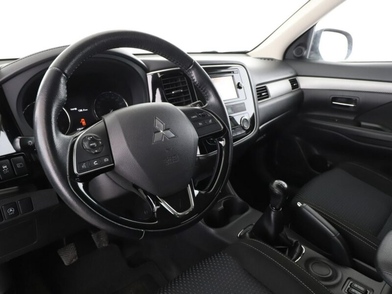 Mitsubishi Outlander kamera grzane fotele tempomat klima-auto III (2012-)