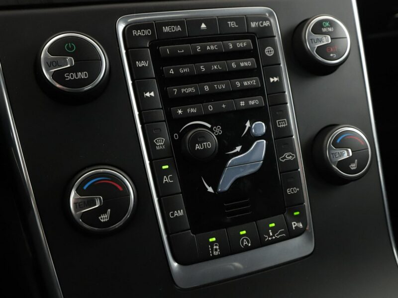 Volvo V60 FV23% automat skóra navi klima auto grzane fotele ACC czujniki parkowa I (2010-2018)