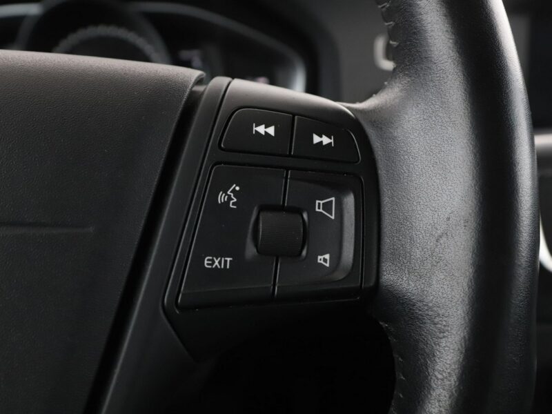 Volvo V60 FV23% automat skóra navi klima auto grzane fotele ACC czujniki parkowa I (2010-2018)