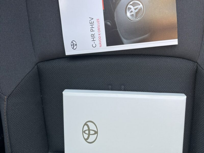 Toyota C-HR Hybrid PlugIN Kamera Podgrzewanie Virtual 223KM