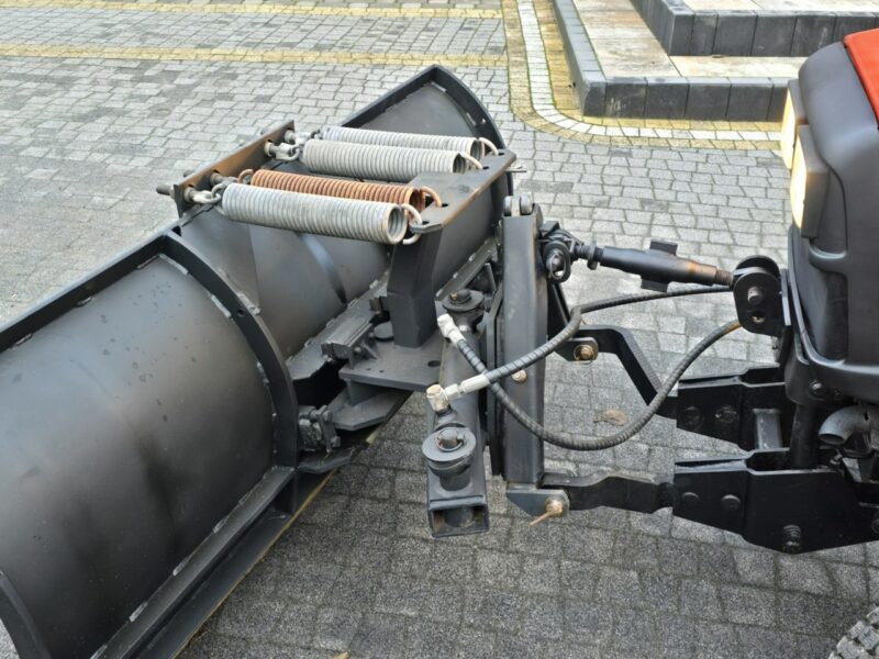 ciągniki Hako Hakotrac 3000 DA 4X4 ciągnik komunalny Ciągnik komunalny HAKO Hakotrac 3000 DA + pług, posypywarka zamiatarka