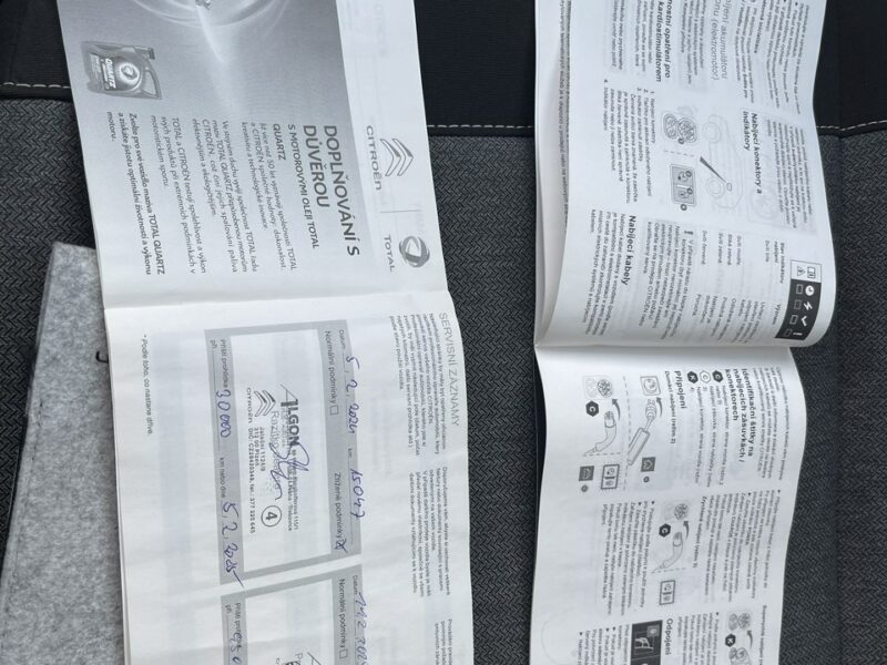 Citroen C4 Klimatronik Czujniki parkowania Virtual cockpit ks. serwisowa III (2020-)